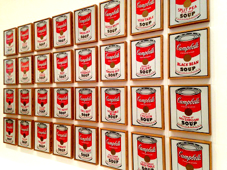 Danh họa người Mỹ Andy Warhol và bức “Những hộp súp Campbell” (1962)