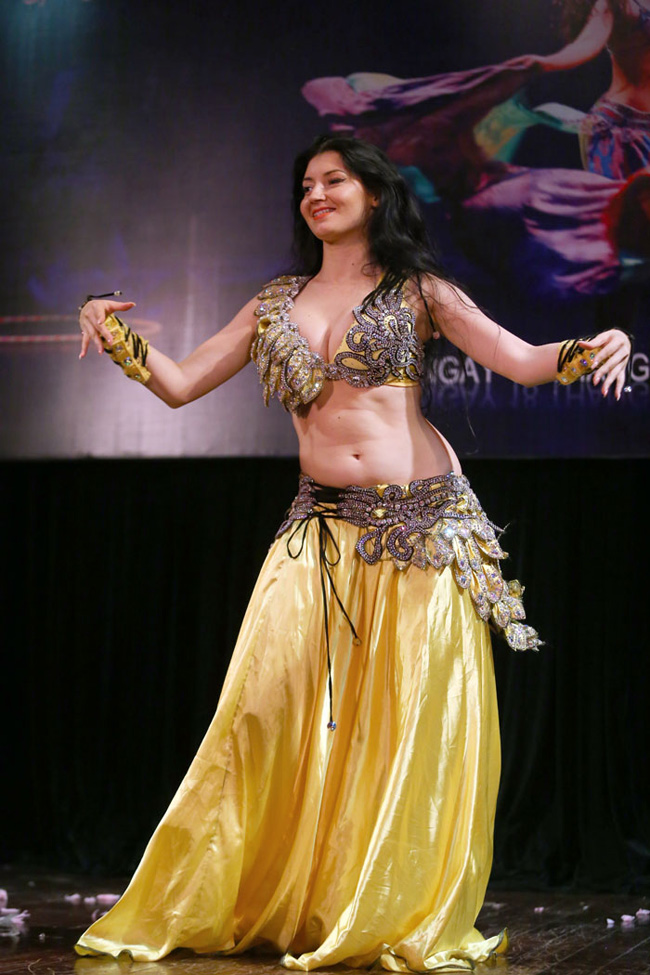 thieu nu nong bong trinh dien bellydance hinh anh 12