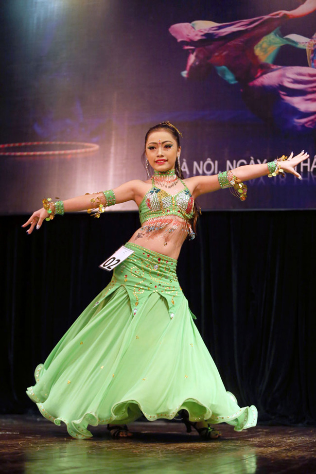 thieu nu nong bong trinh dien bellydance hinh anh 5