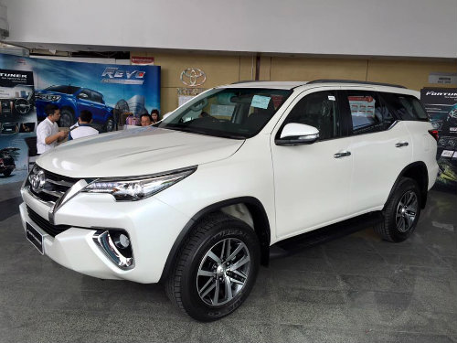 Hàng hot Toyota Fortuner 2016 độ phong cách Lexus ở Việt Nam