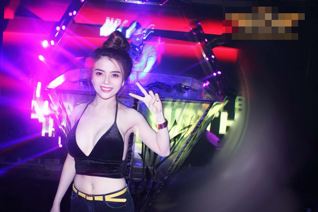 ve boc lua cua nu dj viet dang gay 