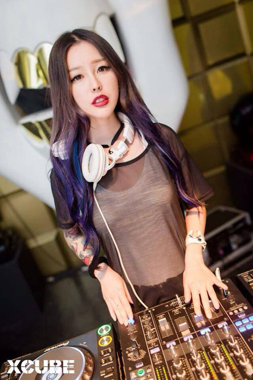 Nữ DJ xứ Đài nổi tiếng vì dáng đẹp hình xăm khủng