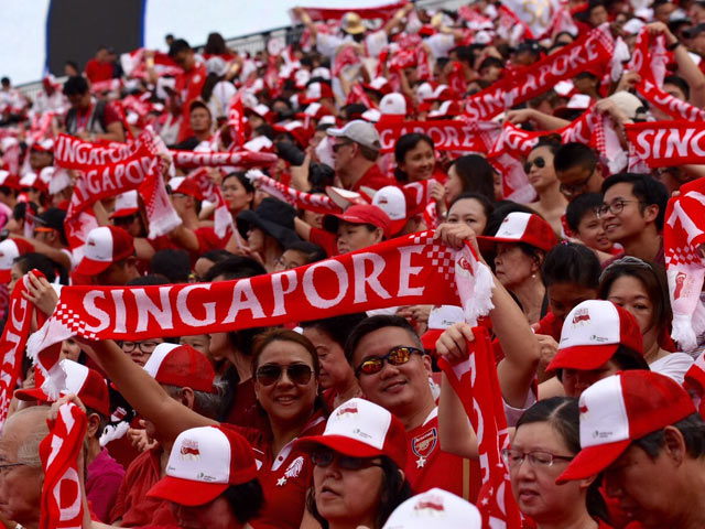 Lễ quốc khánh Singapore: Chào mừng Lễ Quốc khánh Singapore! Vào ngày này, các đường phố cùng điểm đến du lịch đều được trang hoàng rực rỡ hoa và đèn để chào đón khách du lịch. Hãy đến Marina Bay để xem màn bắn pháo hoa mãn nhãn hoặc tham gia những lễ hội đầy vui nhộn tại công viên Sentosa. Lễ quốc khánh năm nay sẽ đem lại cho bạn những trải nghiệm thú vị và đầy cảm xúc.