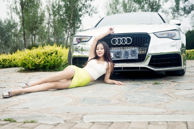 ngam ve dep cang tran cua thieu nu ben audi a5 hinh anh 2