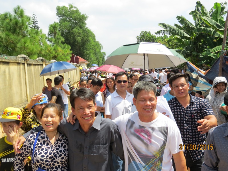 Niềm vui đoàn tụ gia đình luôn là một chủ đề cảm động và ý nghĩa. Cùng nhau ngắm ảnh về những cuộc gặp gỡ, chia sẻ và tình cảm của các thành viên trong gia đình. Hình ảnh này sẽ giúp chúng ta đánh thức tình cảm yêu thương và trân trọng những người thân yêu trong cuộc sống.