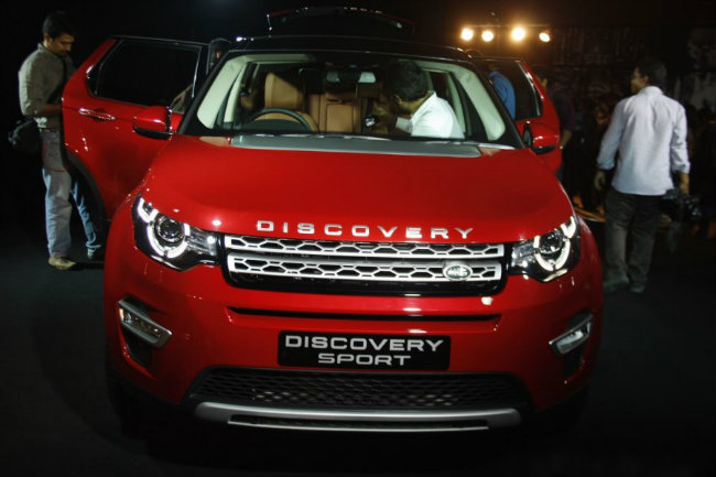 kham pha land rover discovery sport gia 1,5 ty dong hinh anh 1