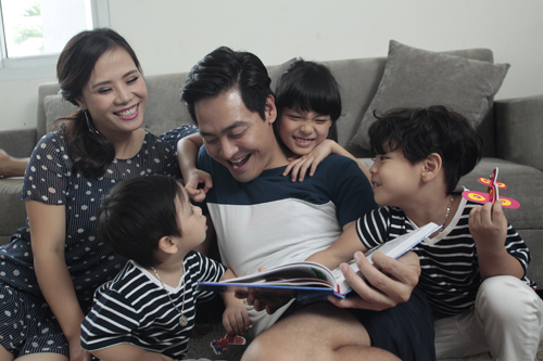 Khám phá cuộc sống của các sao Việt tại gia với những hình ảnh gia đình đầy cảm xúc. Họ cũng có những khoảnh khắc đầy tình cảm và hạnh phúc giống như chúng ta.
