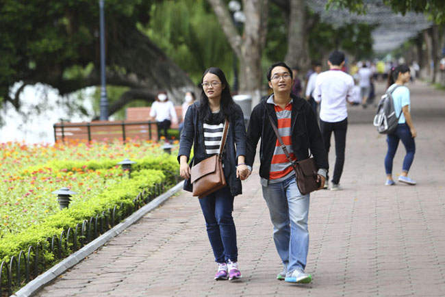 nguoi ha noi mac ao am don gio lanh dau mua hinh anh 3