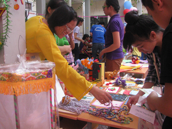 vui hoi cho trung thu cung tre khiem thinh hinh anh 16