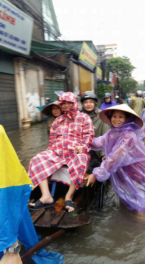 Xem hình ảnh bà bầu đi đẻ bằng xe ba gác để hiểu thêm về truyền thống dân tộc đáng yêu. Đừng bỏ lỡ cơ hội để thấy một trong những cảnh quan đẹp nhất của Việt Nam và những nỗ lực của những người phụ nữ đáng kính.