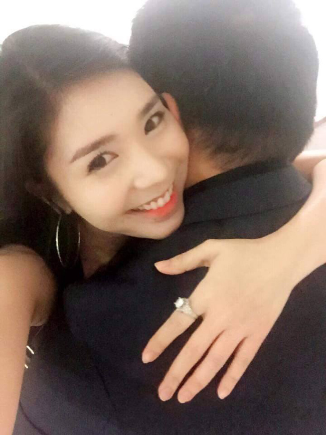 quang le lai gay chu y voi loat anh om hon nguoi dep hinh anh 4
