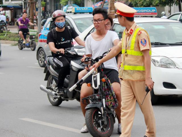 TP.HCM: Bị CSGT xử lý, nam sinh lớp 9 nói 'do không có nón bảo hiểm nên không đội' - Ảnh 6.