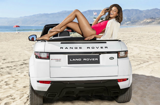 me man nguoi dep da mau ben range rover evoque hinh anh 1