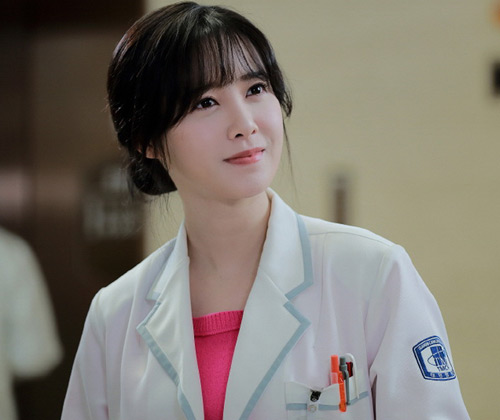 Với sự tham gia của nữ diễn viên xinh đẹp Goo Hye Sun, bộ phim ma cà rồng này sẽ mang đến cho bạn những trải nghiệm hồi hộp và đầy kích thích!