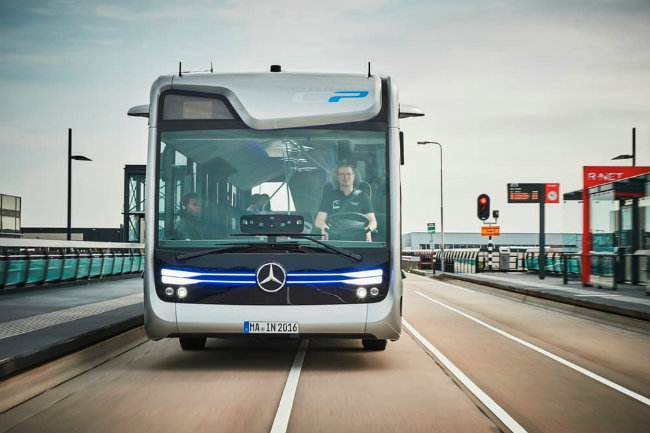 chet me xe future bus tu lai dep nhu mo cua mercedes-benz hinh anh 2