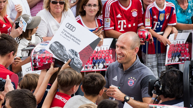 “dan sao” bayern munich hao hung nhan xe khung tu audi hinh anh 1