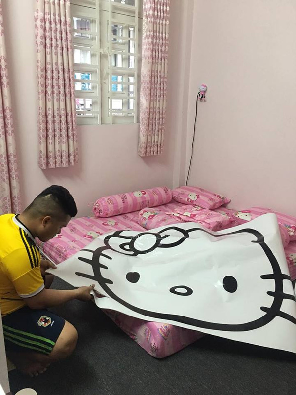 Chồng bỏ cả tháng để trang trí phòng ngủ phong cách Hello Kitty cho vợ