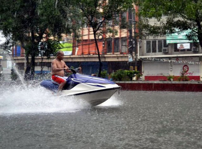 xem nguoi nuoc ngoai lam gi khi bi ngap lut? hinh anh 10