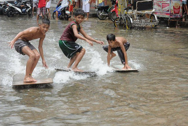 xem nguoi nuoc ngoai lam gi khi bi ngap lut? hinh anh 11