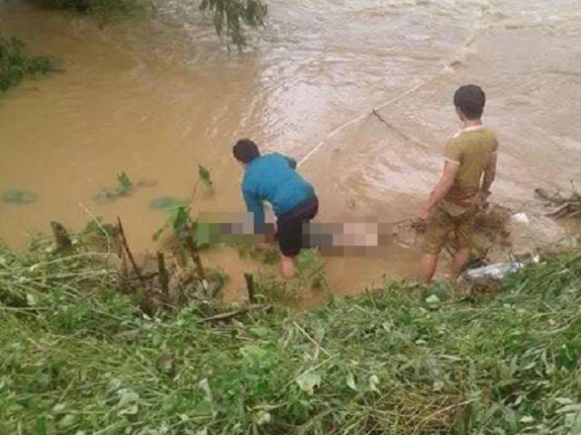 Lũ cuốn trôi ô tô,  4 người trong một nhà chết và mất tích