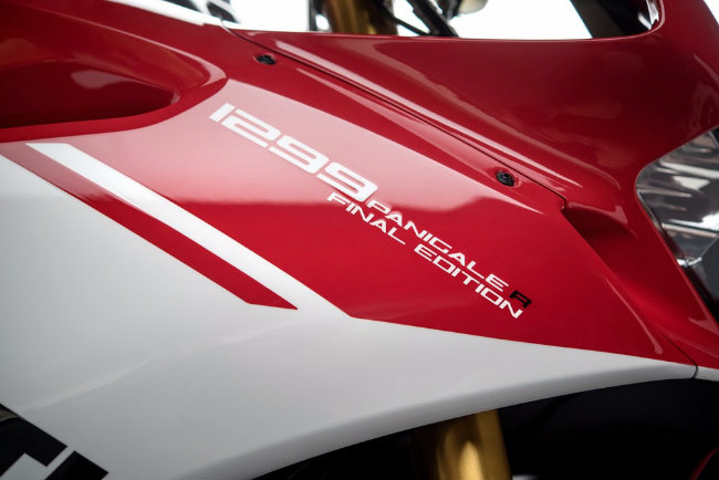 ngam ducati 1299 panigale r final edition gia 1 ty dong hinh anh 14
