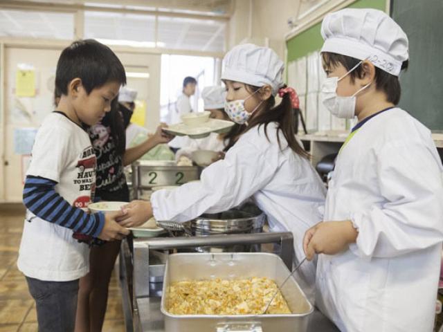 Có gì đặc biệt trong bữa trưa của học sinh Nhật Bản?