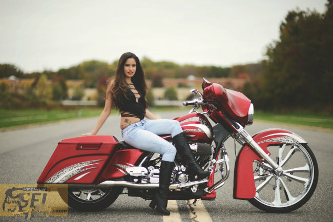 Harley-Davidson: Cảm nhận sức mạnh và vẻ đẹp hoàn hảo của một chiếc Harley-Davidson bằng cách nhấn vào hình ảnh này. Bạn sẽ không thất vọng khi được chiêm ngưỡng chi tiết tuyệt đẹp của người tạo ra mẫu xe huyền thoại này.