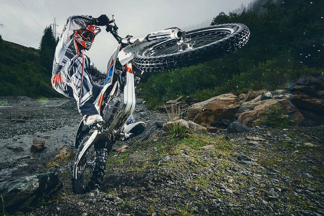 ktm tung xe dien moi 2018 freeride e-xc gia chat hinh anh 10