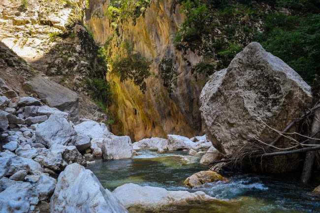 “tron doi” tai hem nui bi an va doc dao o hi lap hinh anh 17