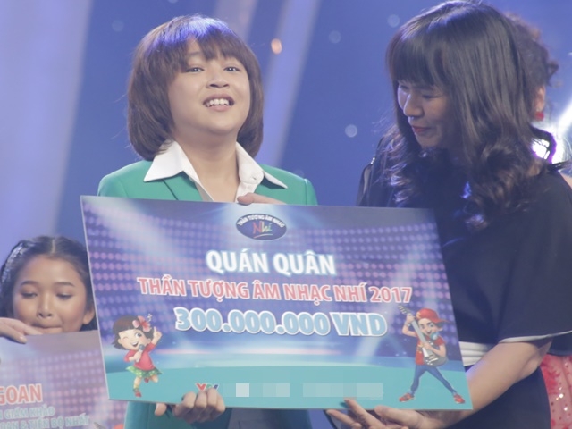 Khoe đủ tài lẻ, cậu bé 12 tuổi giành giải 300 triệu của Vietnam Idol Kids