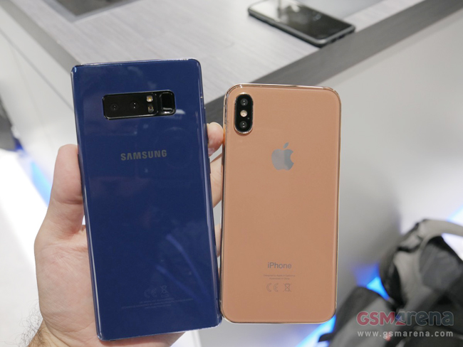 nong: tren tay iphone 8 va galaxy note8 moi trinh lang hinh anh 4