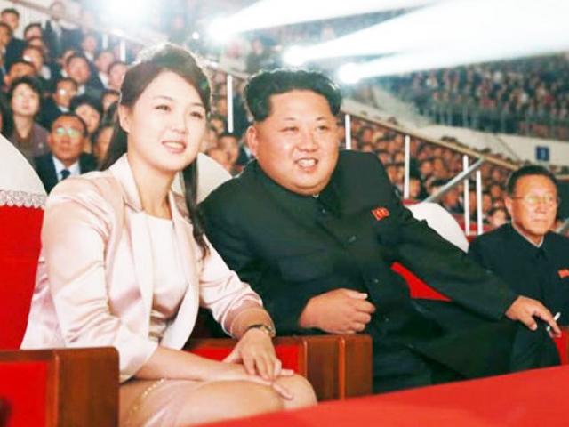 Tình báo Hàn Quốc: Vợ Kim Jong-un sinh con lần thứ 3