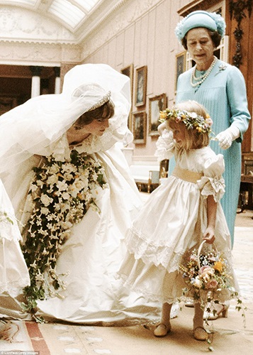 Váy cưới biểu tượng của công nương Diana  VnExpress Giải trí