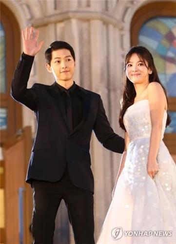 Chiếc váy cưới của Song Hye Kyo đã được tạo ra như thế nào? | VTV.VN
