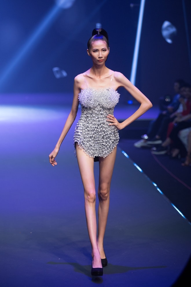 Giữa bão tranh cãi, người mẫu gầy trơ xương ở Vietnam\'s Next Top ...
