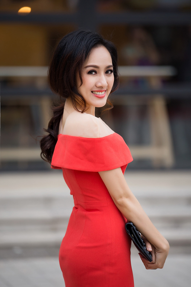 bat mi ve 4 btv xinh nhu hoa hau cua ban tin thoi su 19h hinh anh 15