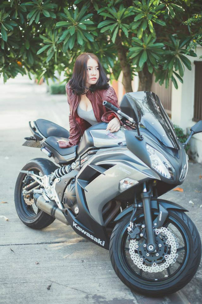 thon thuc ngam nguoi dep ben kawasaki ninja hinh anh 13