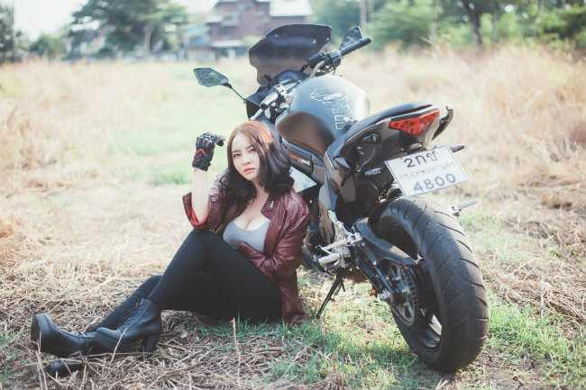 thon thuc ngam nguoi dep ben kawasaki ninja hinh anh 7