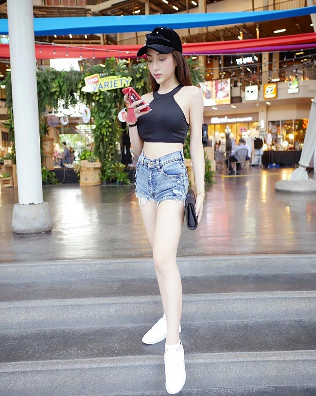 dj 18 tuoi khien may rau dam duoi vi qua nong bong, ngot ngao hinh anh 15