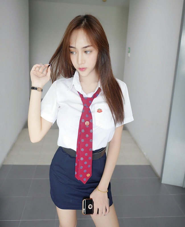 dj 18 tuoi khien may rau dam duoi vi qua nong bong, ngot ngao hinh anh 16