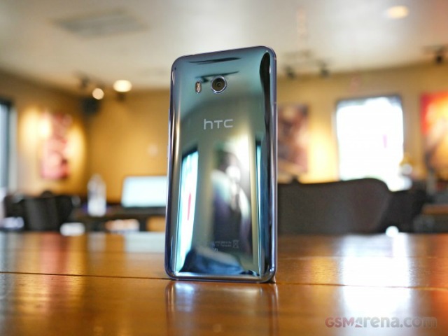 HTC U11 Plus sẽ có màn hình 6 inch, không viền màn hình