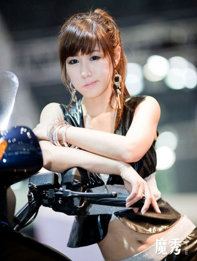 sieu mau xu kim chi ben moto khung don tim phai manh hinh anh 10