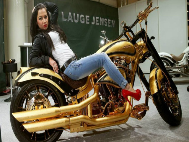 Ngắm Harley Davidson nạm 250 viên kim cương giá 19,3 tỷ đồng