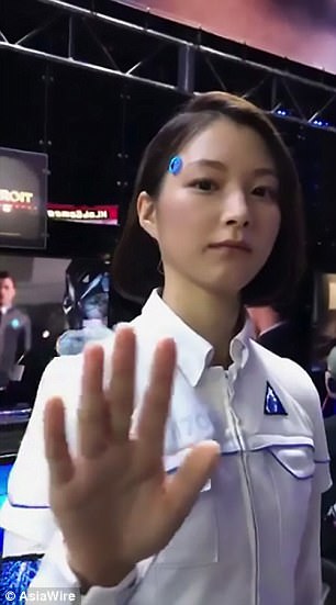 Nhật Bản giới thiệu robot xinh đẹp tuyệt trần
