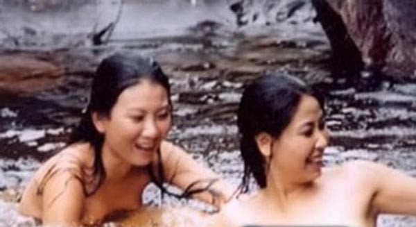 Hoa hậu Việt hiếm hoi dám đóng cảnh &quot;nóng&quot; khi mới 15 tuổi nói điều bất ngờ về cát-xê sau đăng quang - Ảnh 5.