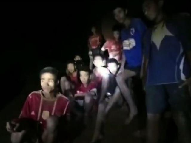 Đội bóng mất tích trong hang Thái Lan: Tìm thấy nhưng cứu ra kiểu gì?