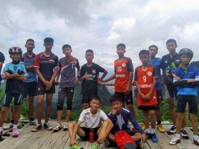 Giải cứu đội bóng Thái Lan: Tạm dừng khi vẫn còn 9 người trong hang