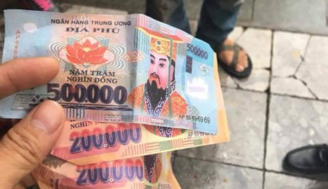 Không chỉ người nước ngoài mà nhiều người Việt Nam cũng đã trải qua những mất mát do bị lừa cầm tiền Âm Phủ. Hãy xem hình ảnh để biết được chi tiết về cách thức và thủ đoạn của bọn lừa đảo và để cảnh giác hơn trong cuộc sống.