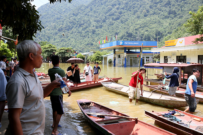 bi hai canh di qua quoc lo bang thuyen: gian nan duong len son la hinh anh 1