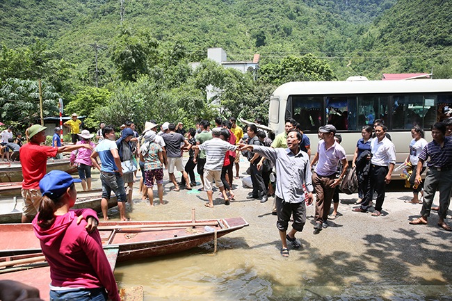 bi hai canh di qua quoc lo bang thuyen: gian nan duong len son la hinh anh 2